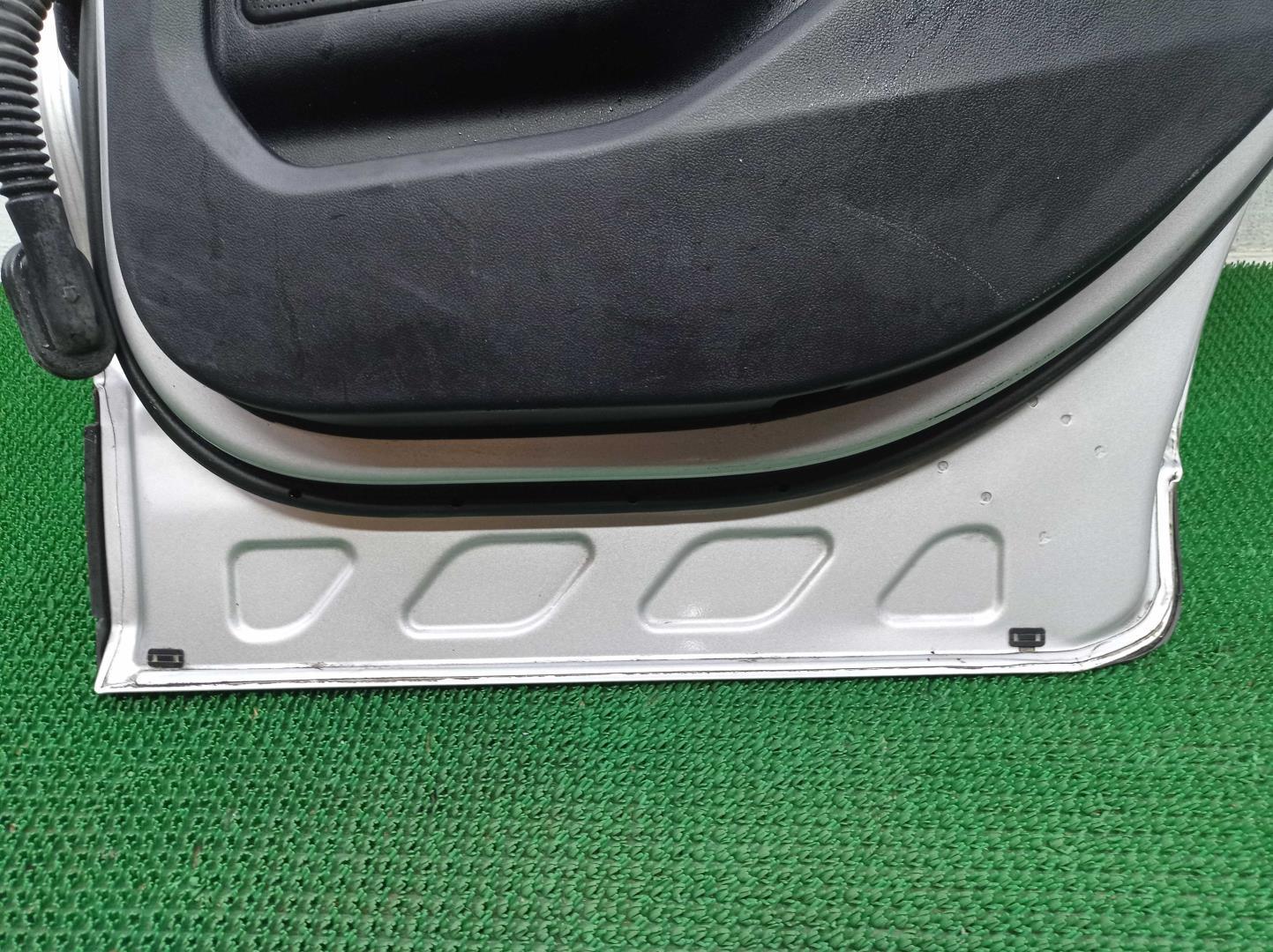 Стеклоподъемник электр. задний правый