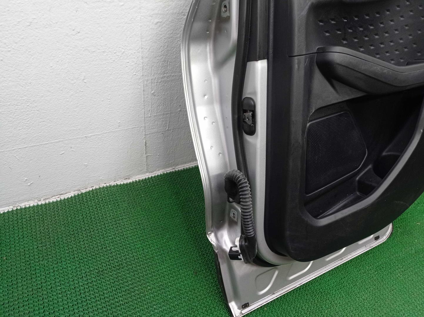 Стеклоподъемник электр. задний правый