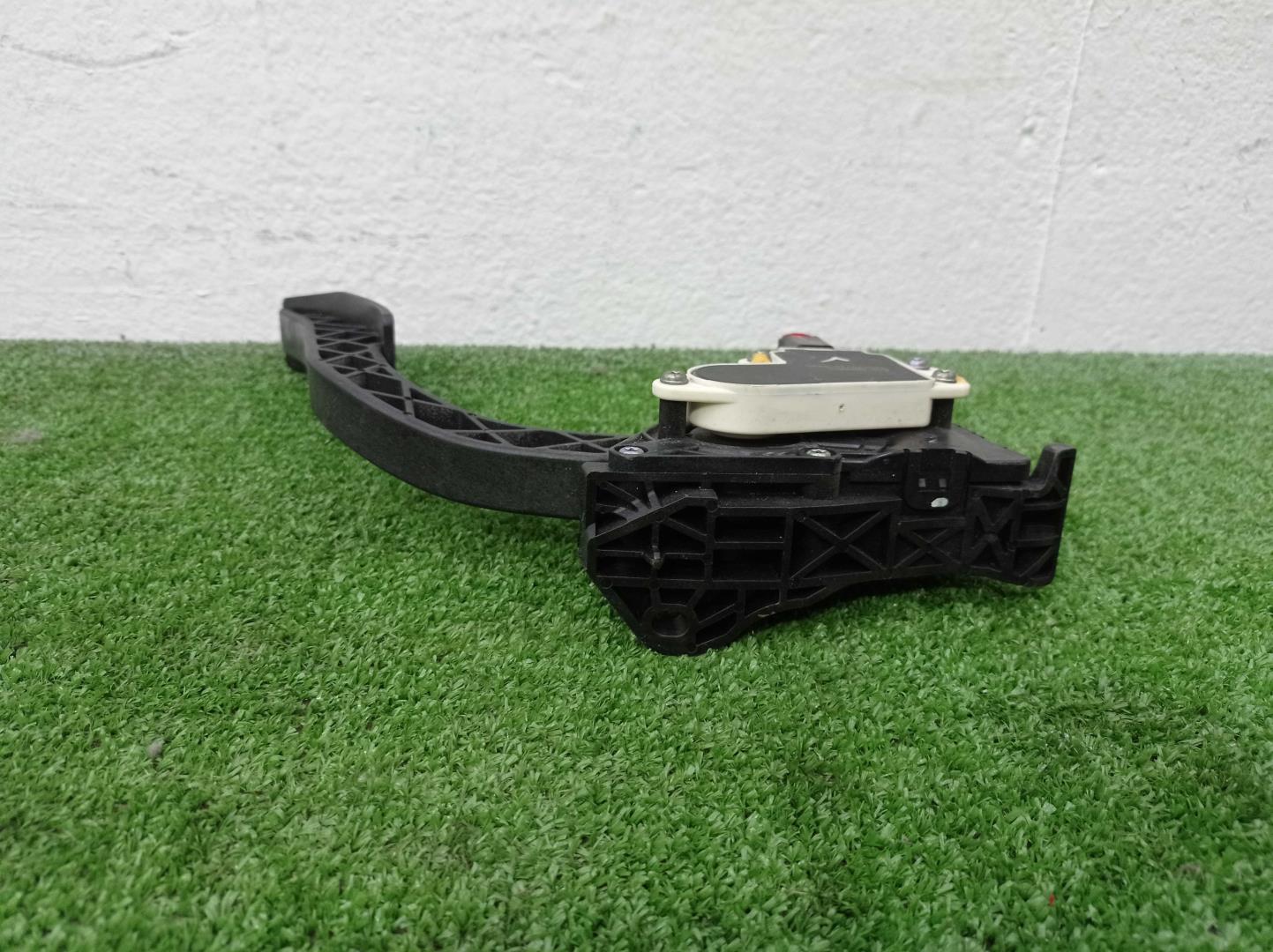 Педаль газа