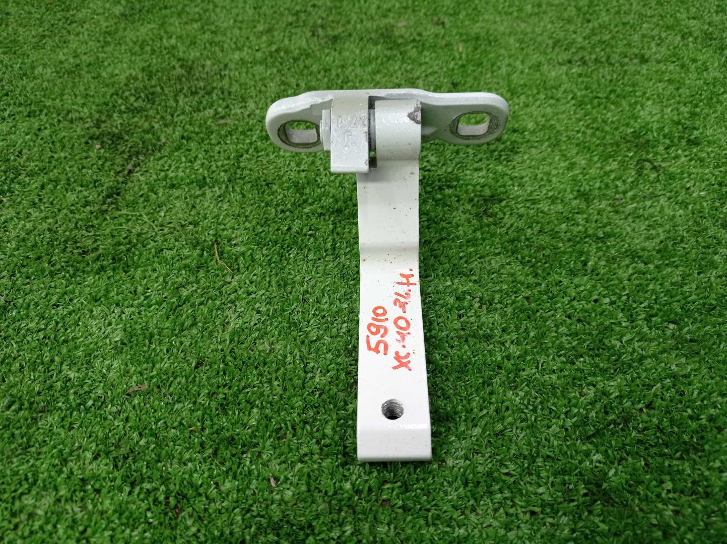 Петля двери