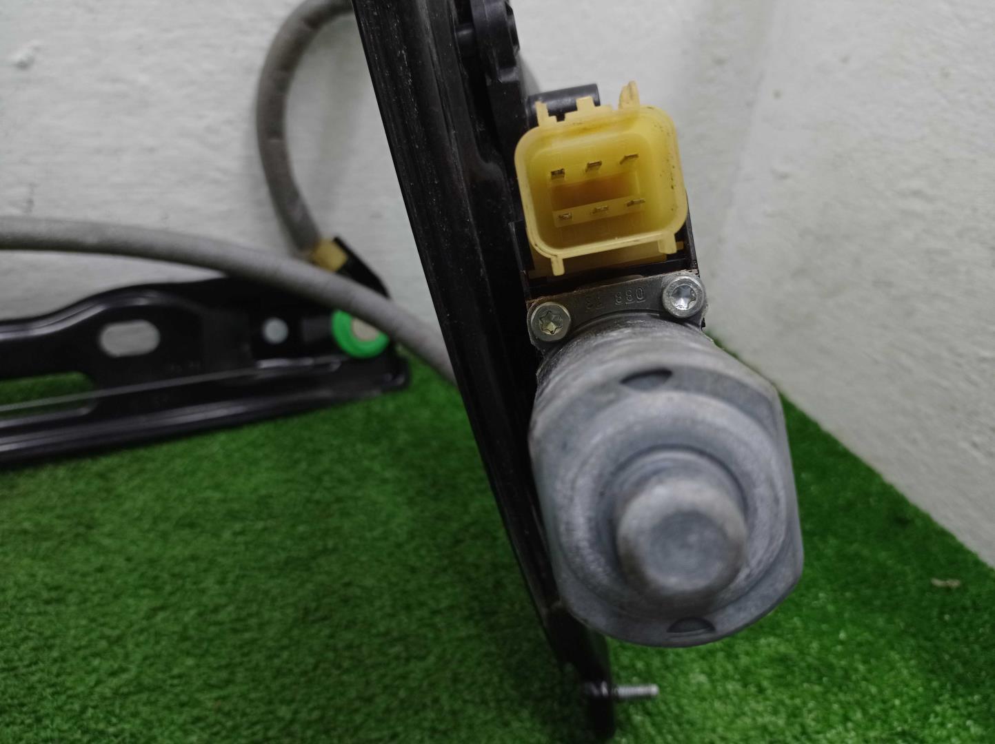 Стеклоподъемник электр. передний левый