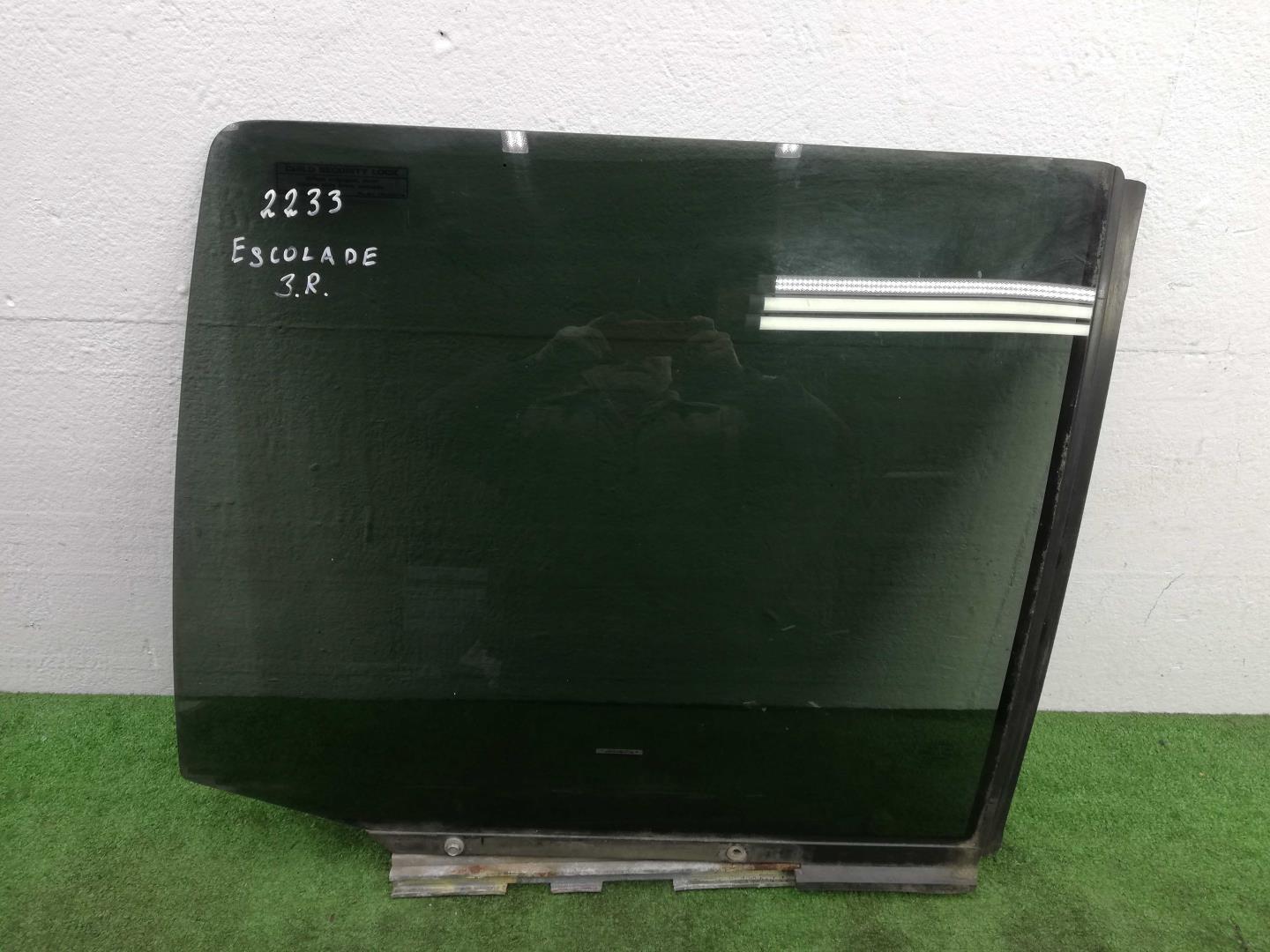 Стекло двери задней правой