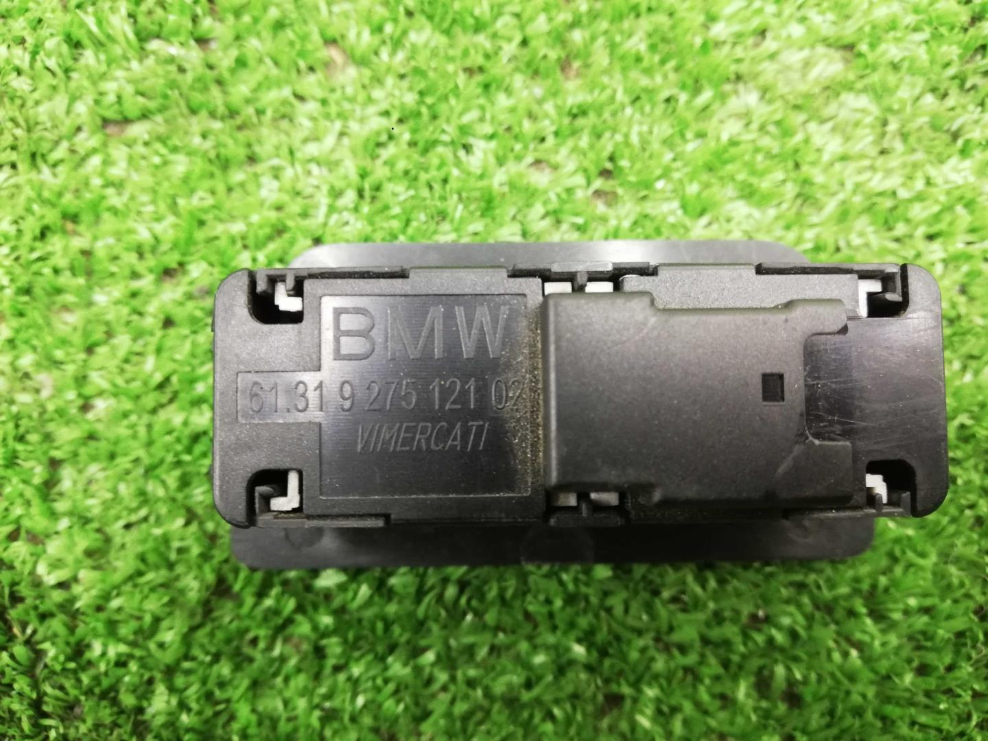 Кнопка открывания багажника