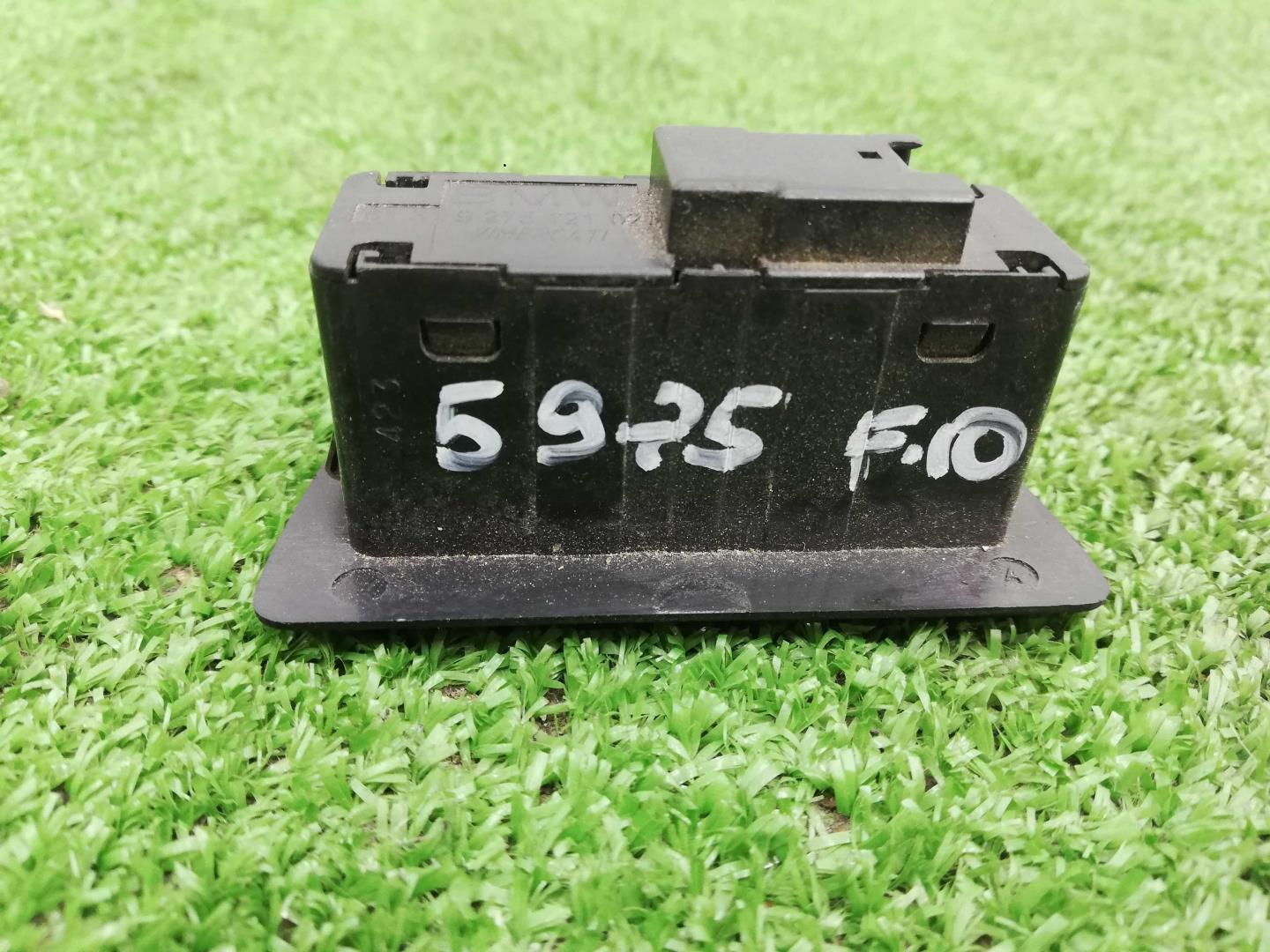 Кнопка открывания багажника