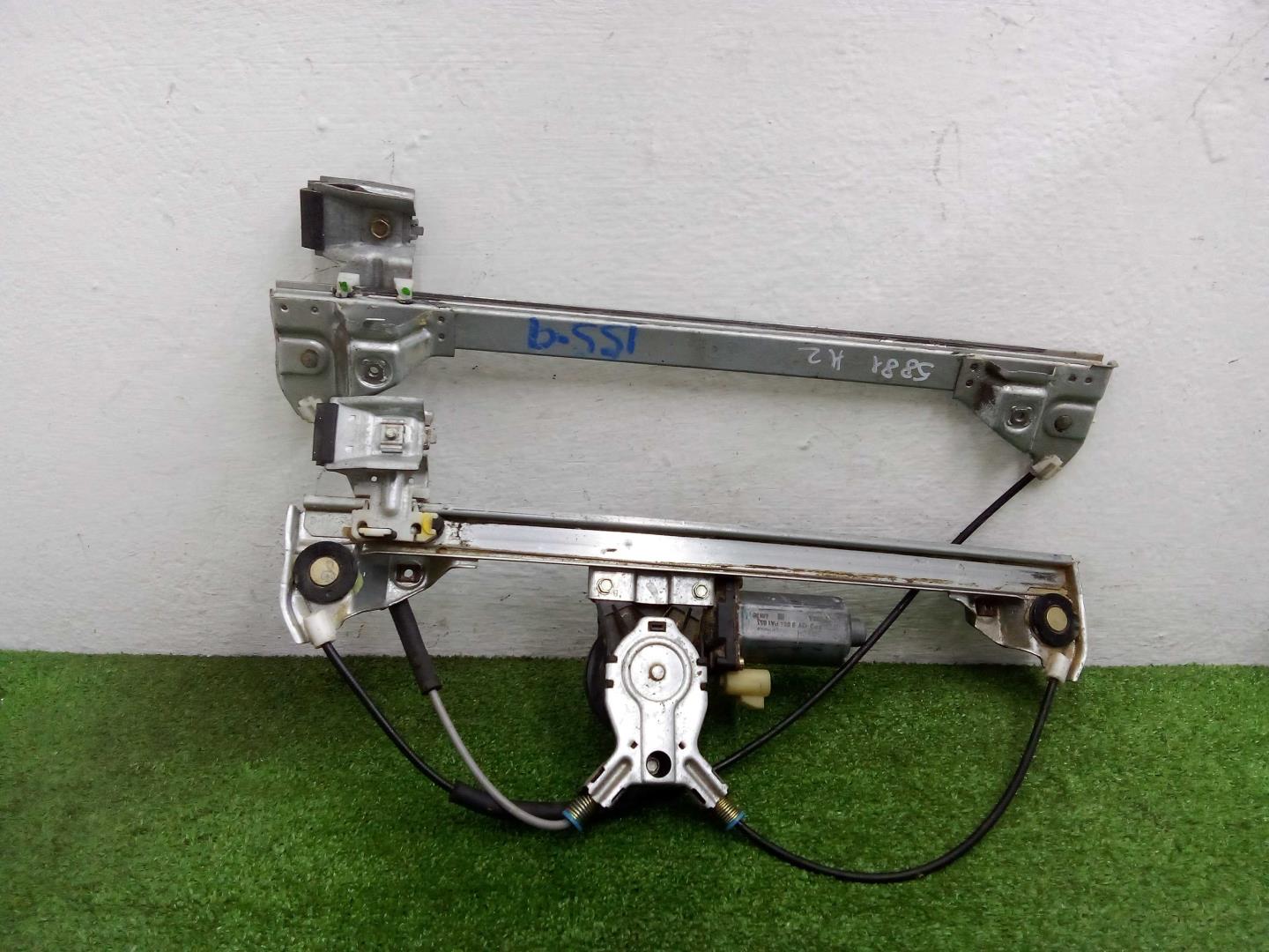 Стеклоподъемник электр. передний правый