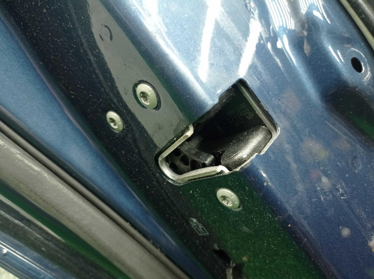 Стекло двери задней левой