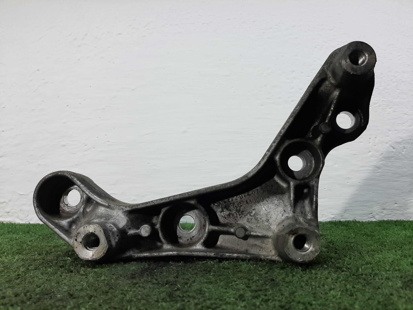 Кронштейн двигателя