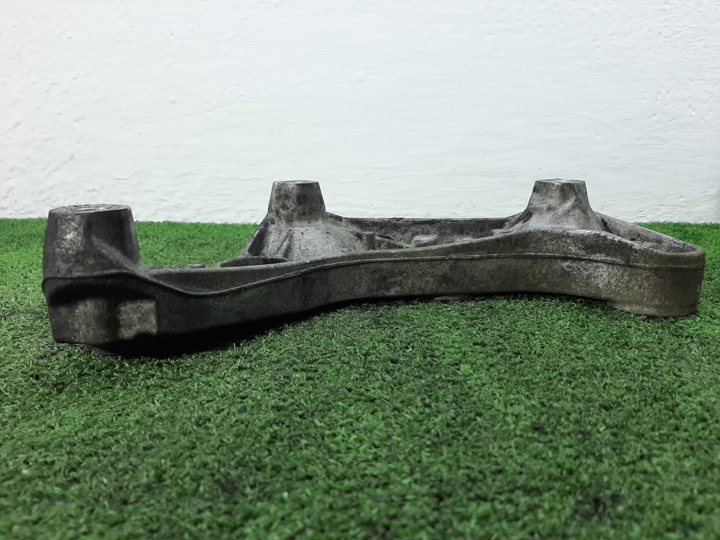 Кронштейн двигателя