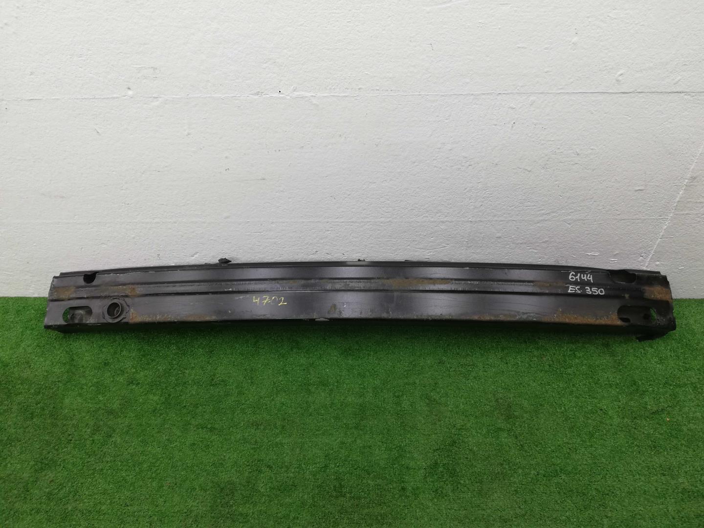 Усилитель переднего бампера