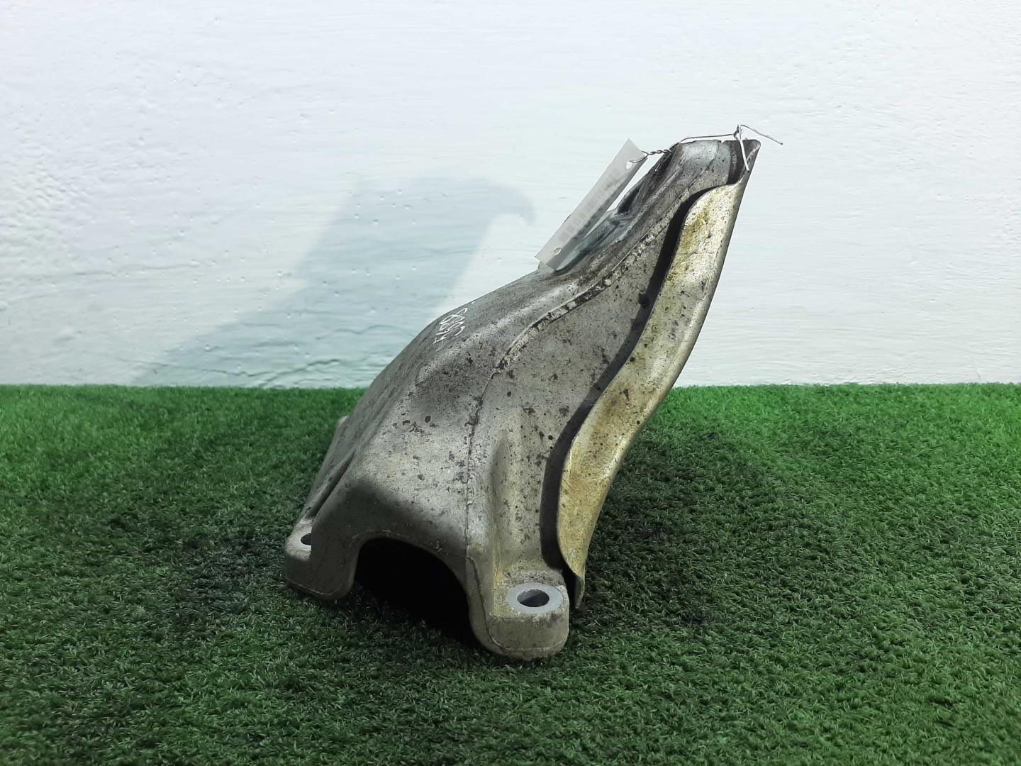 Кронштейн двигателя