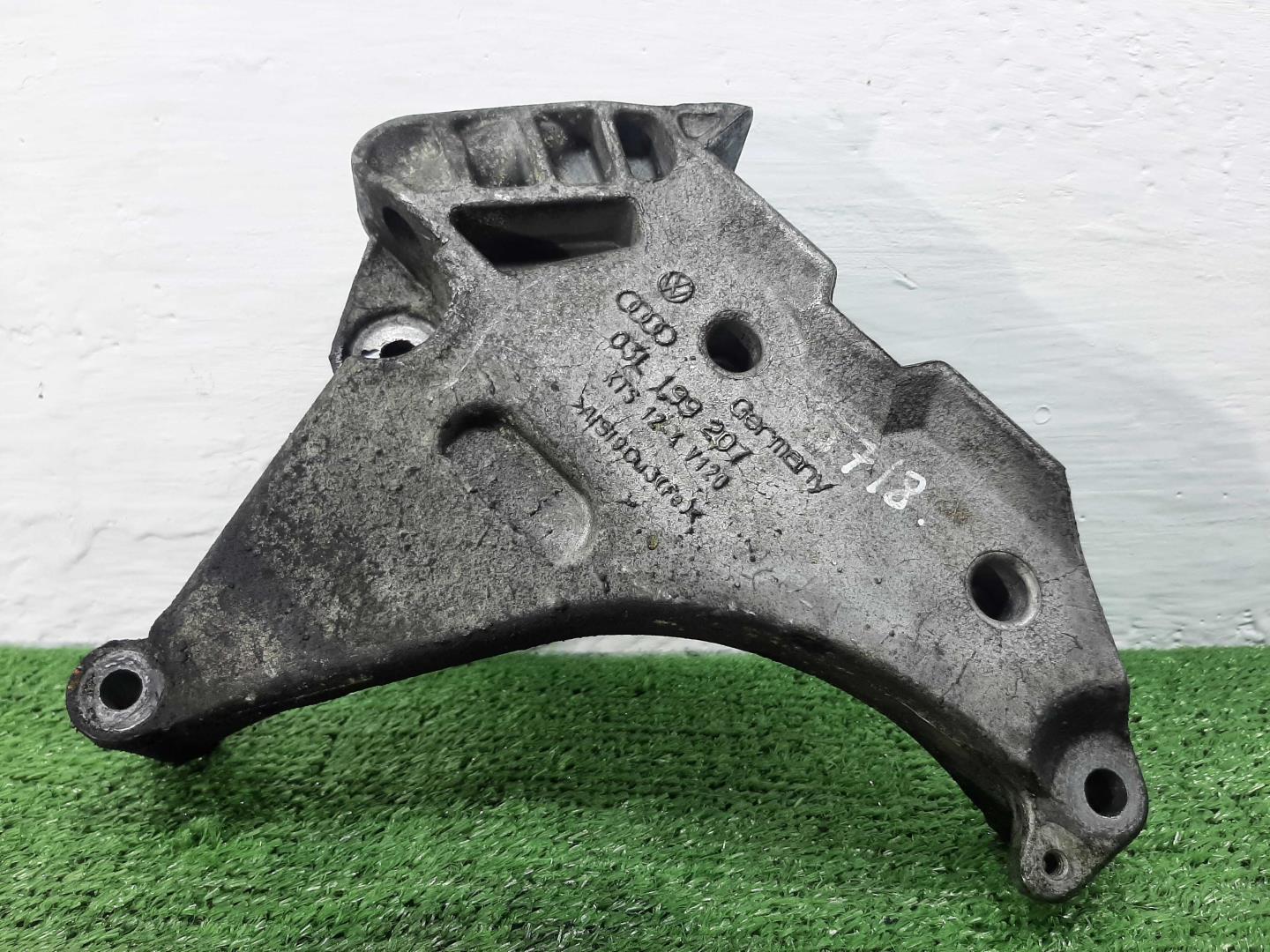 Кронштейн двигателя