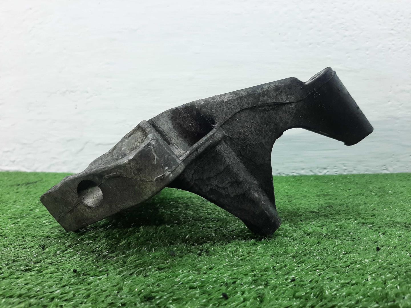 Кронштейн двигателя