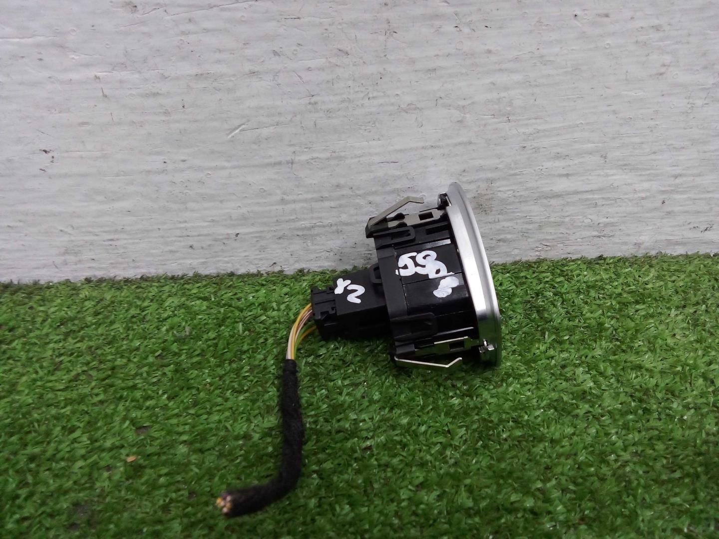 Кнопка запуска двигателя