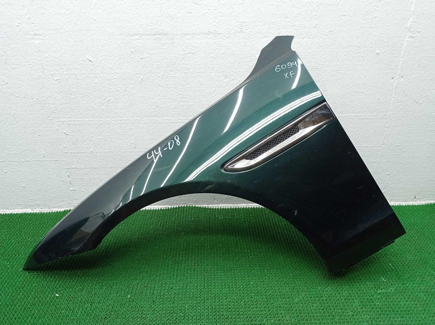 Крыло переднее левое