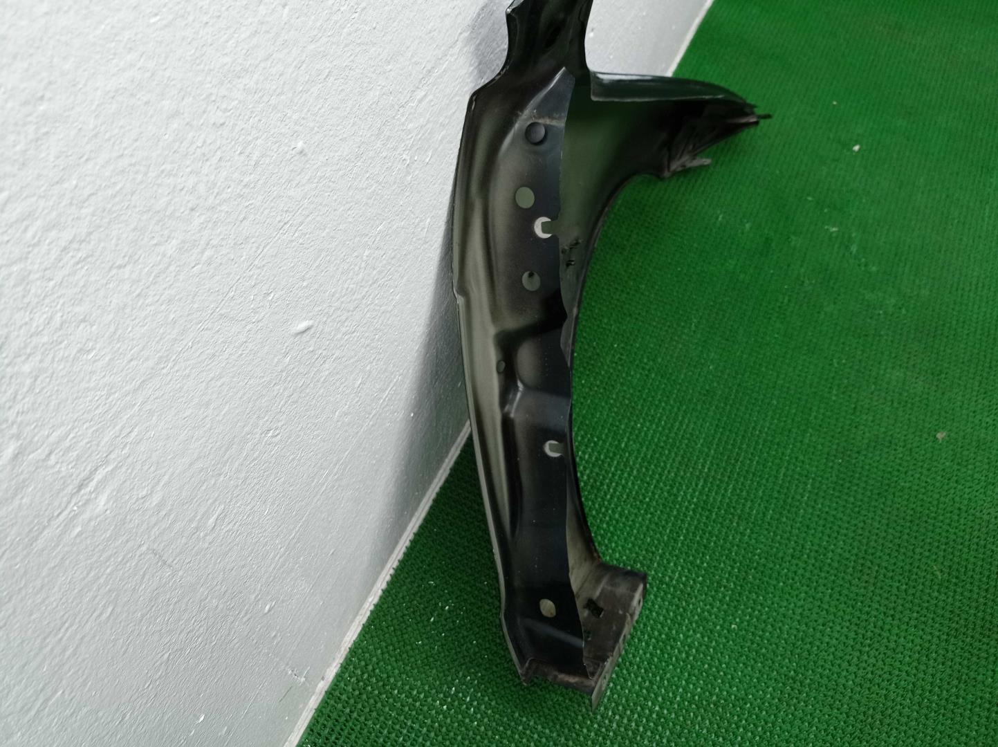 Крыло переднее левое