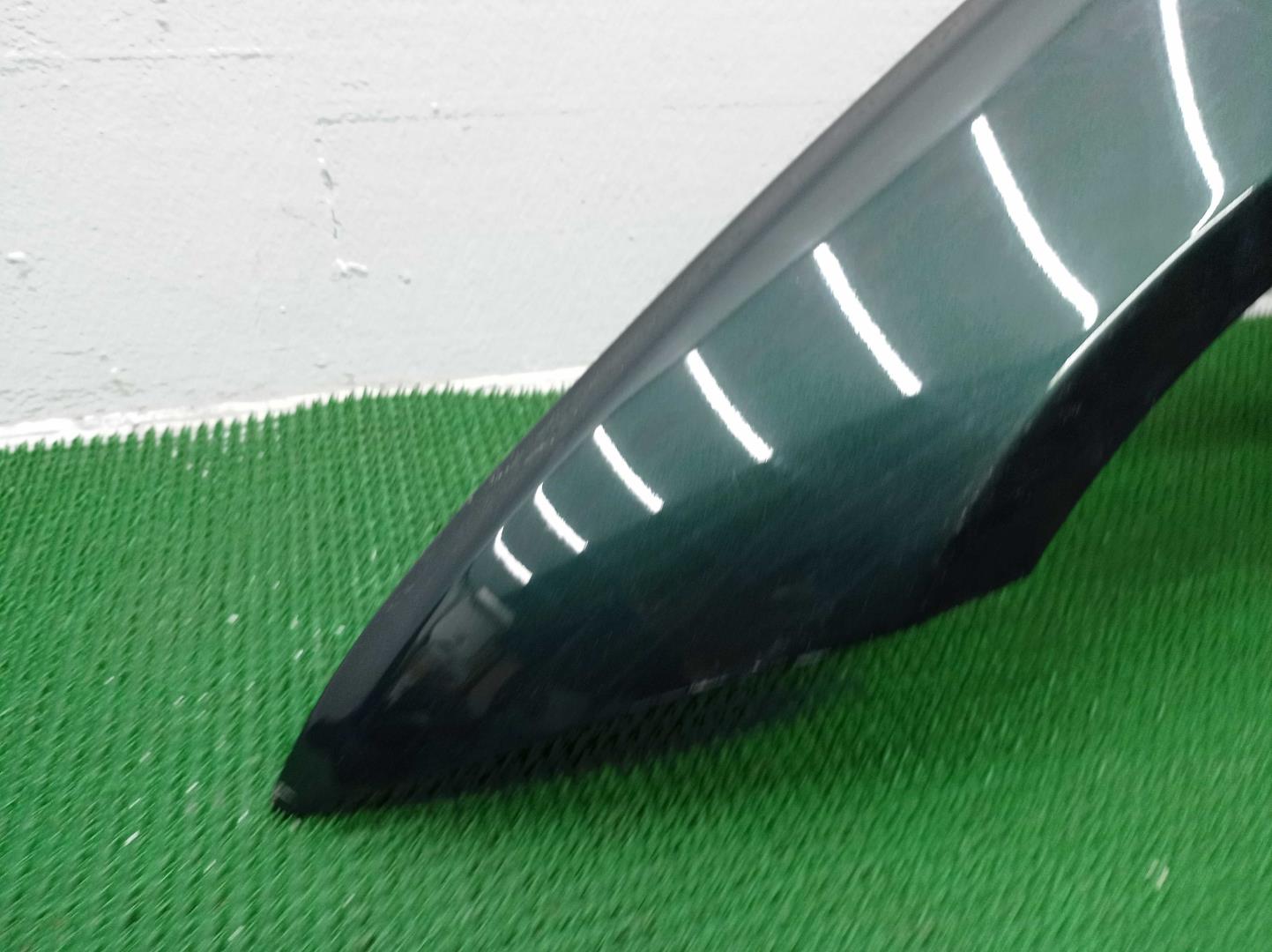 Крыло переднее левое