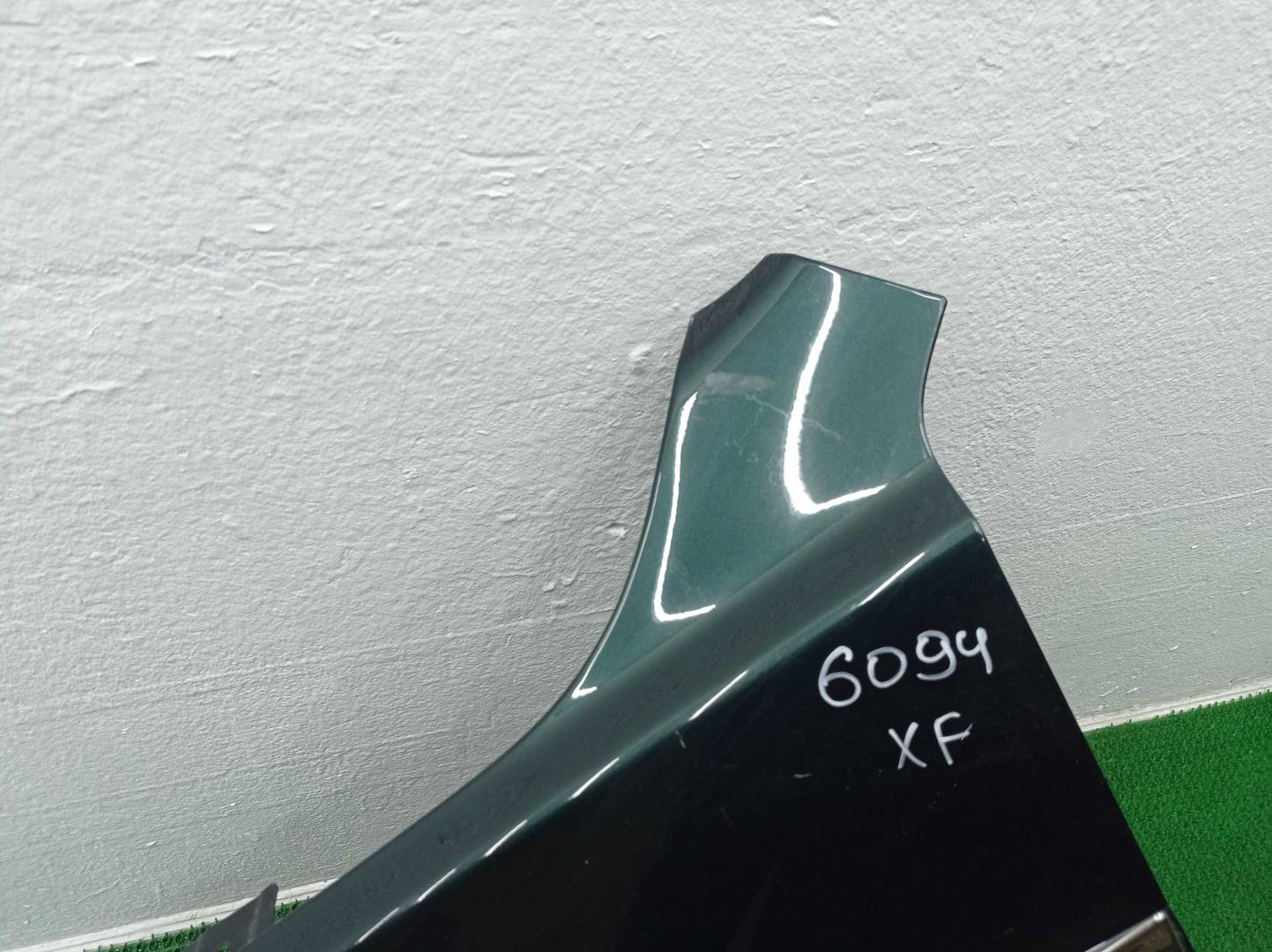 Крыло переднее левое