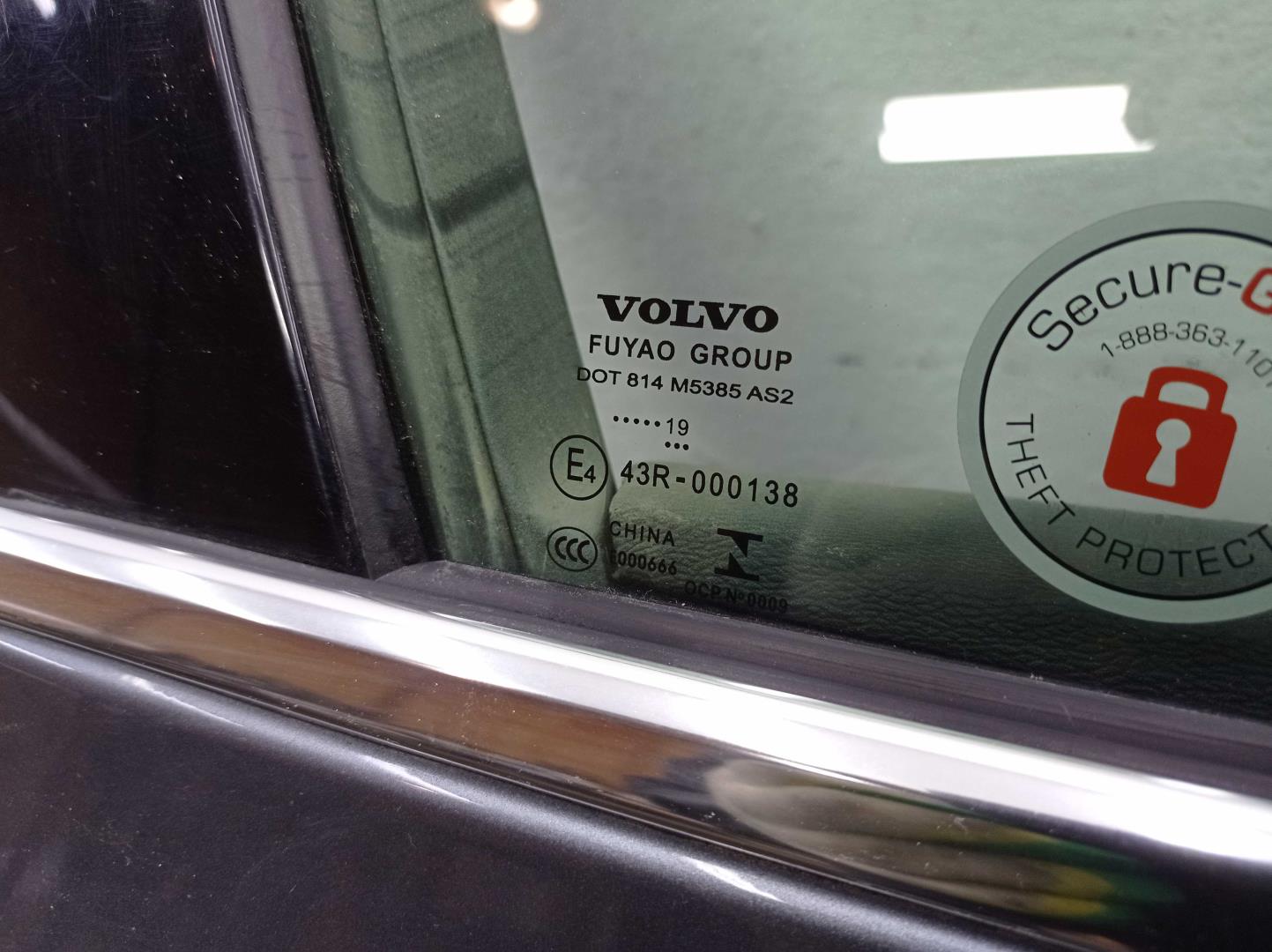 Стекло двери передней правой