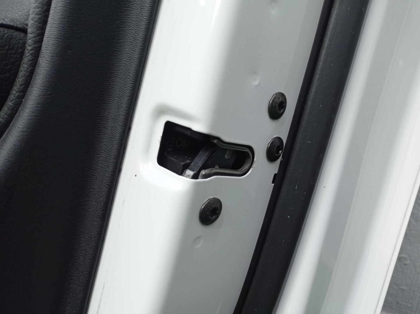 Ручка двери передней наружная правая