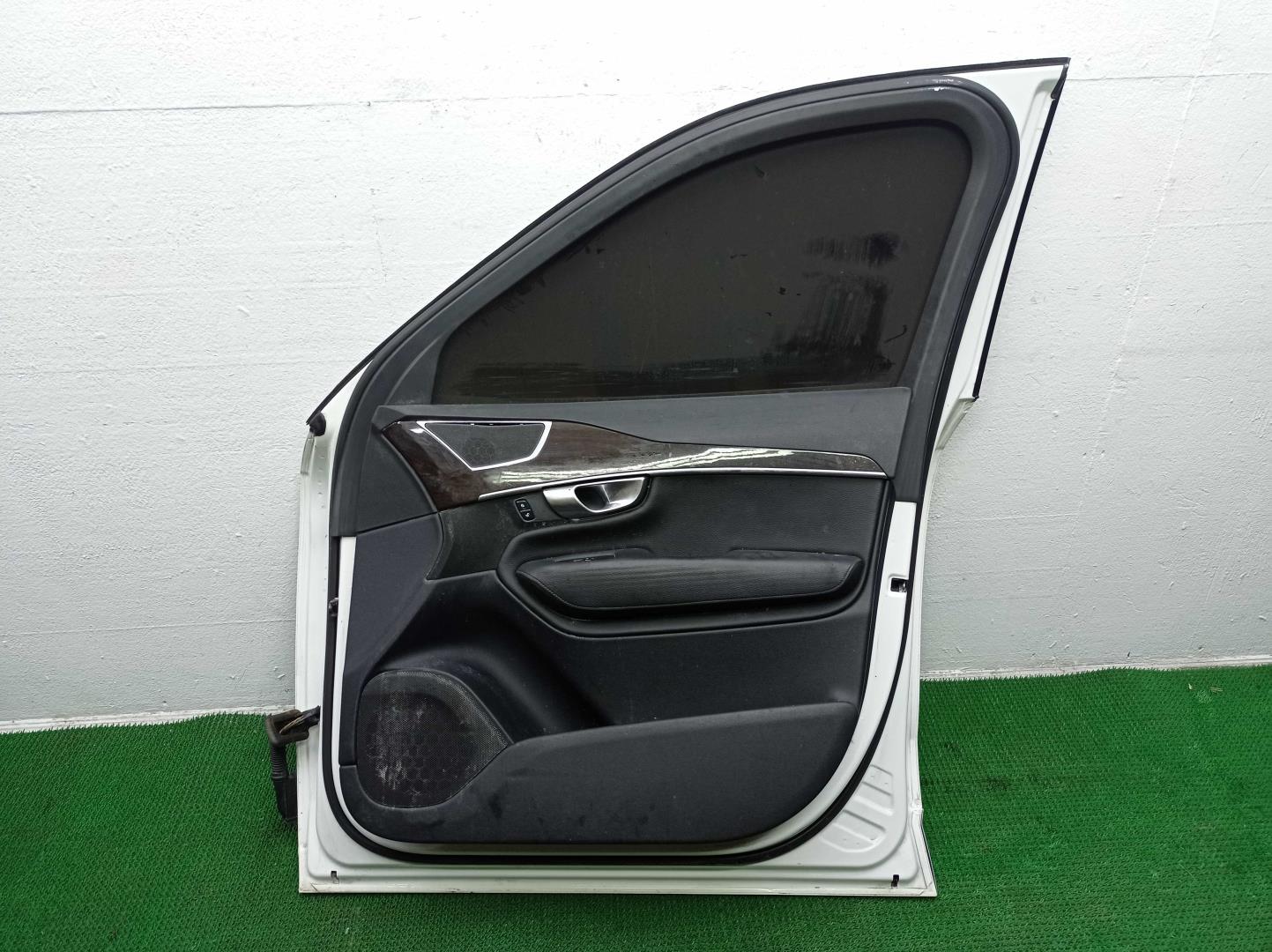 Ручка двери передней наружная правая