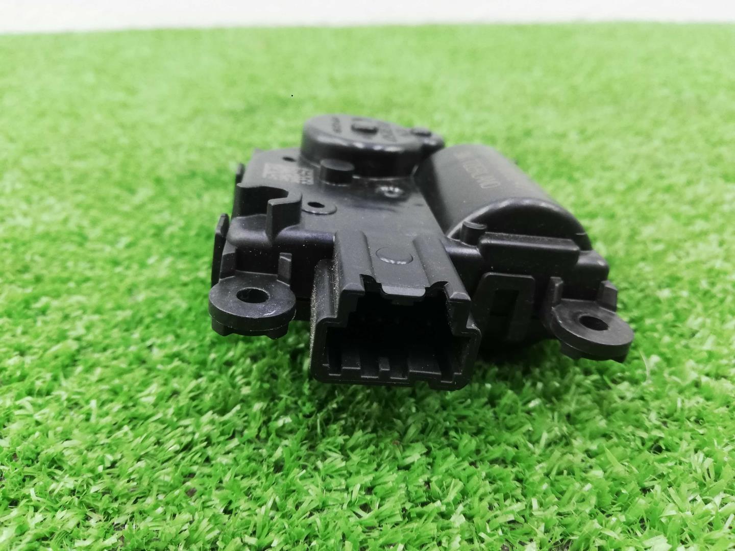 Моторчик заслонки печки