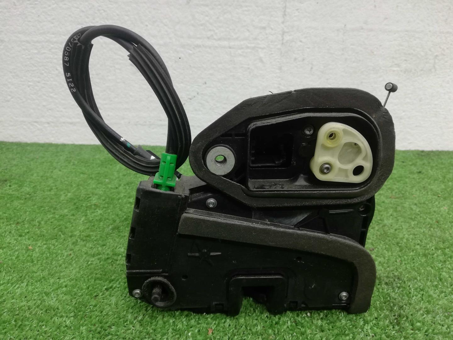 Замок двери задней правой