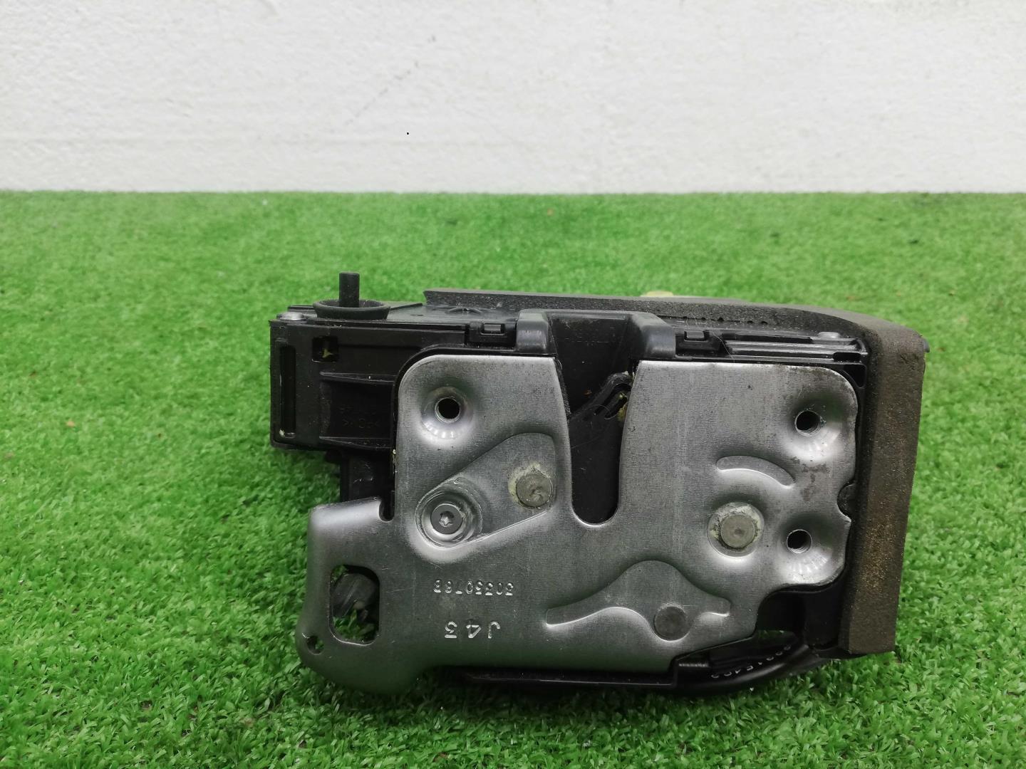 Замок двери задней правой