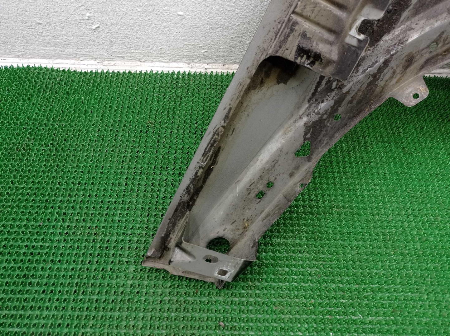 Крыло переднее левое