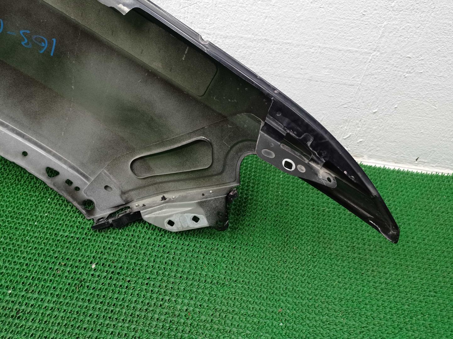 Крыло переднее левое