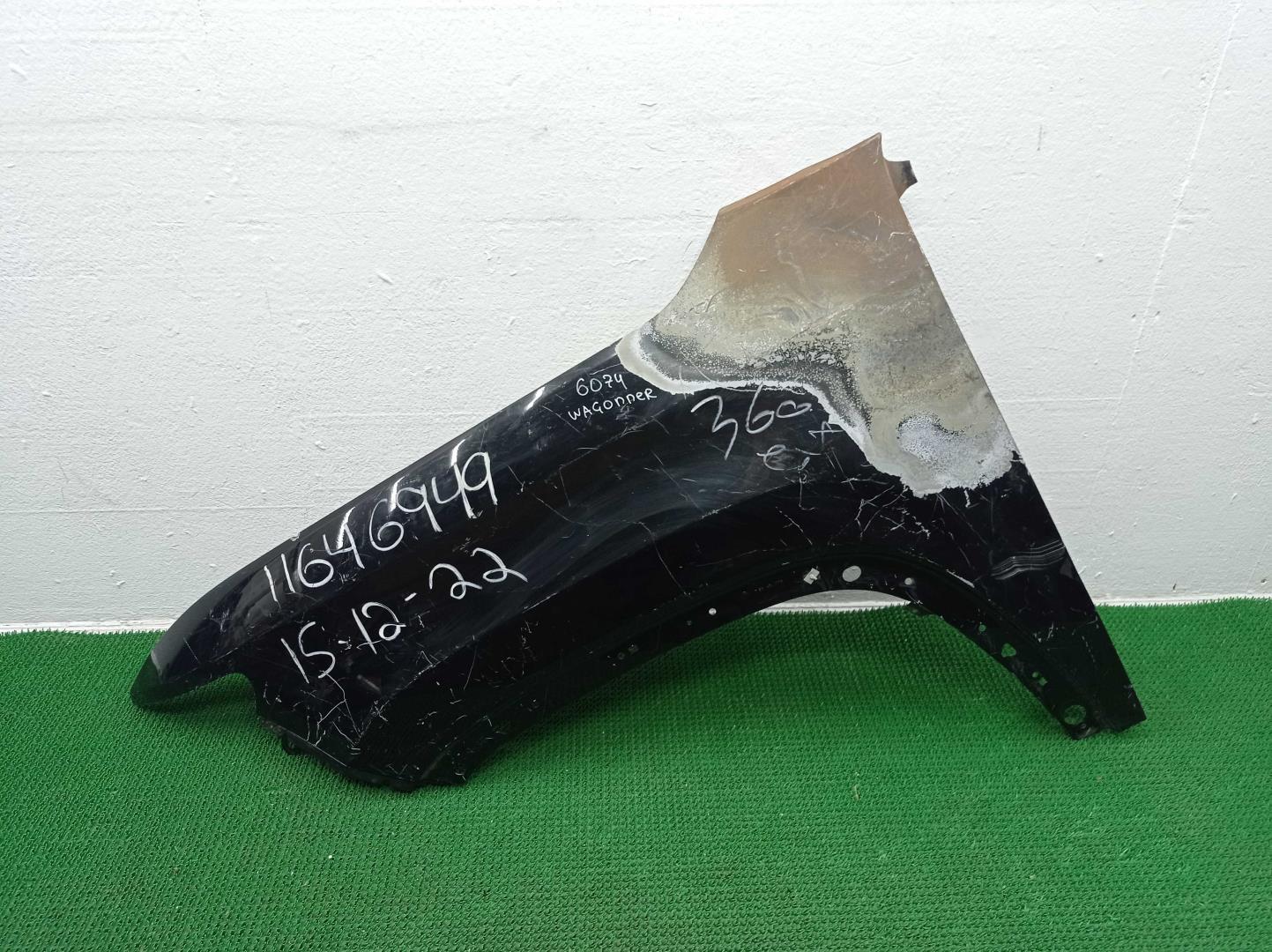 Крыло переднее левое