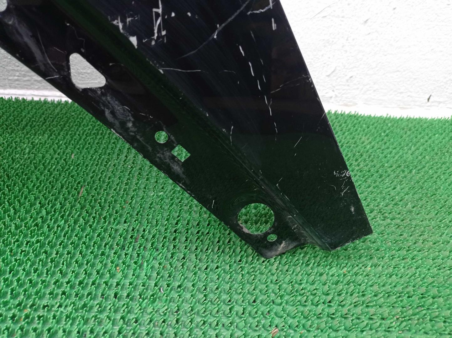 Крыло переднее левое