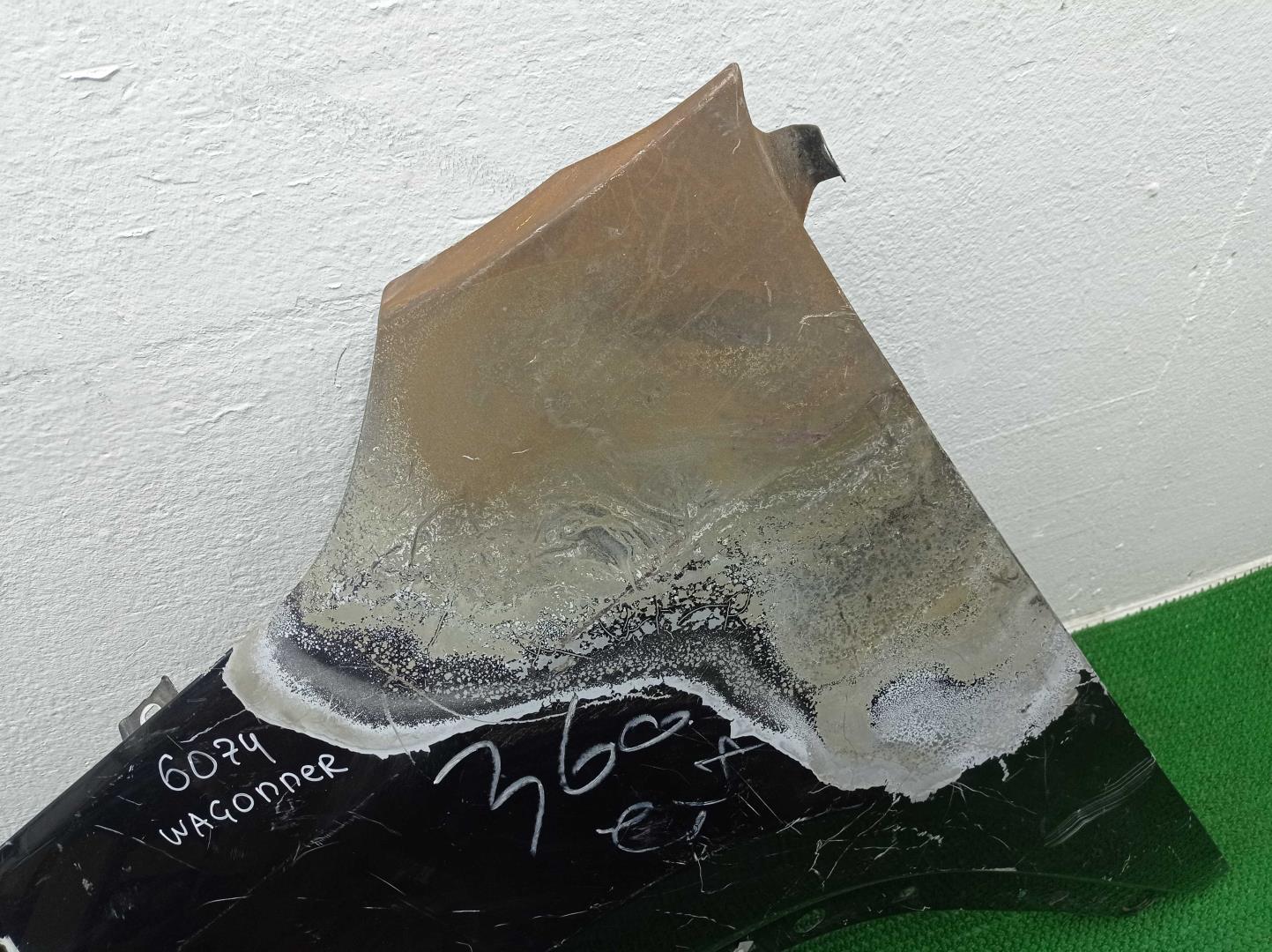 Крыло переднее левое