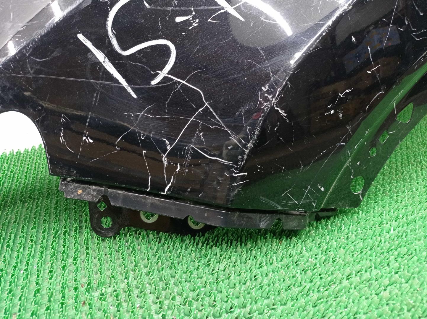 Крыло переднее левое