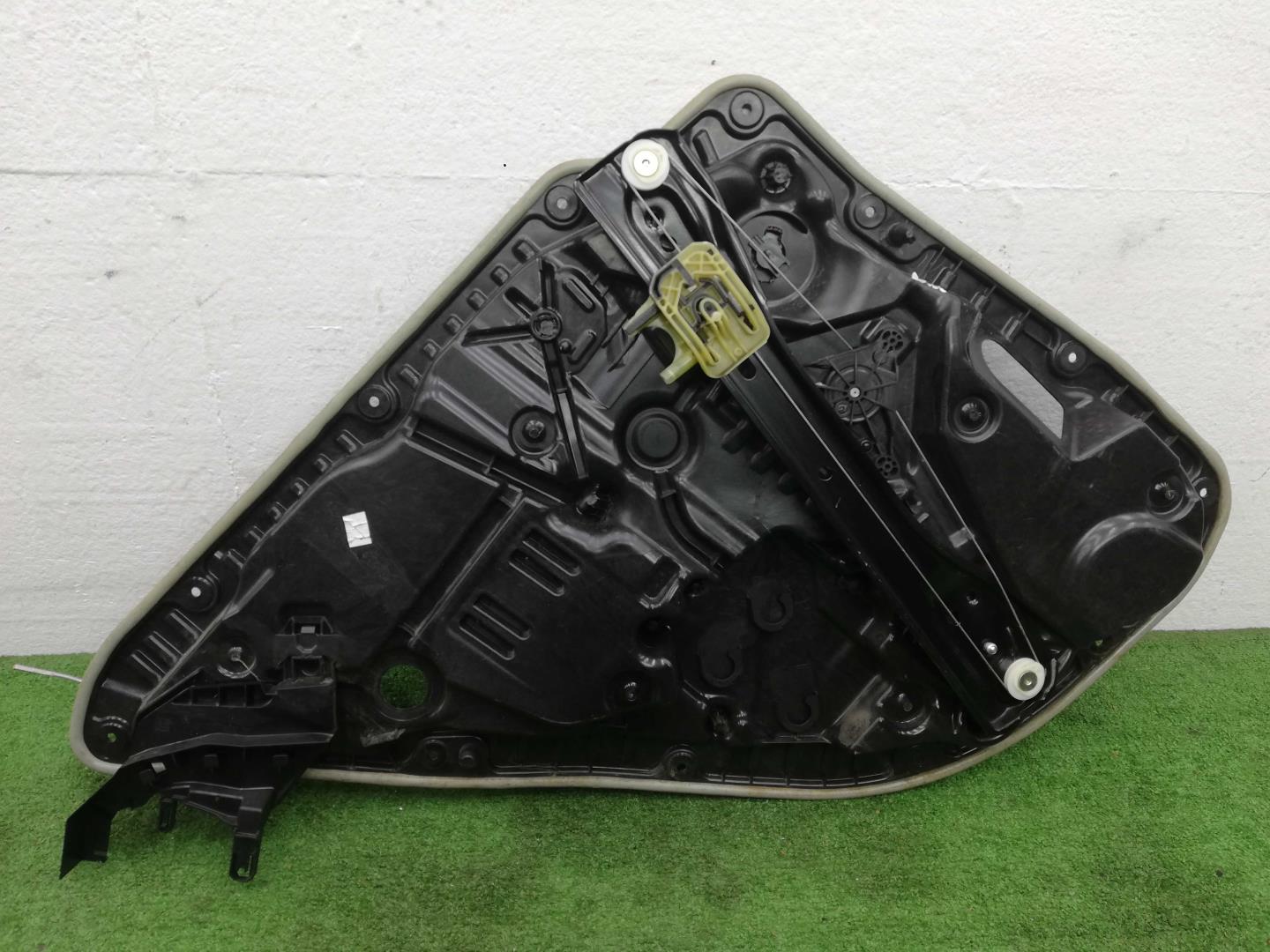 Стеклоподъемник электр. задний правый