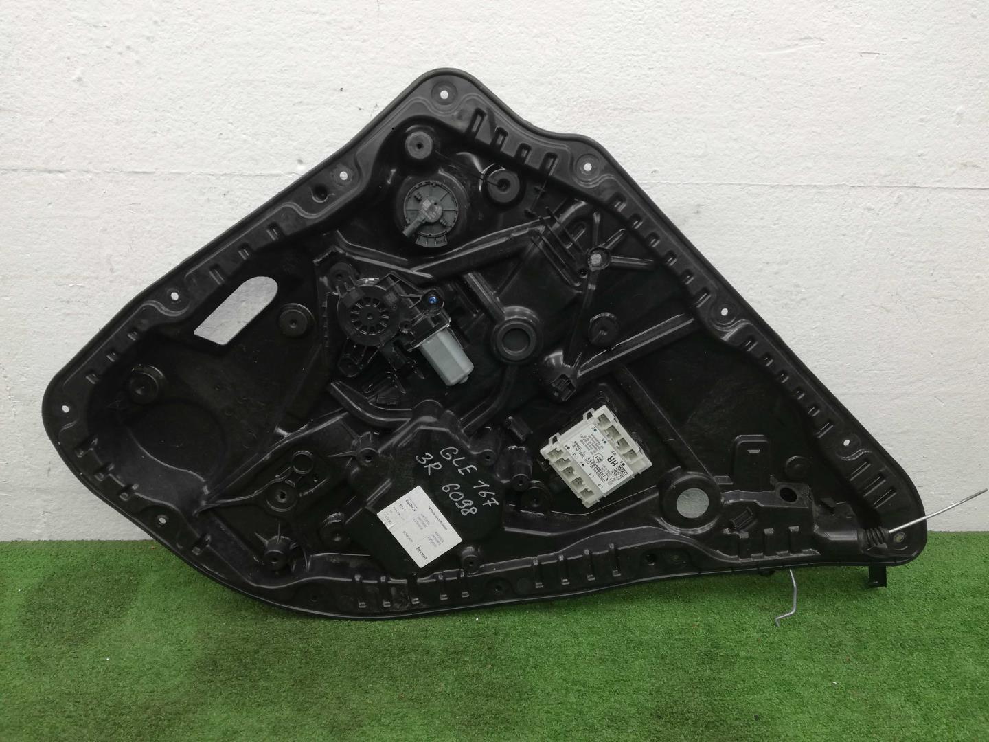 Стеклоподъемник электр. задний правый