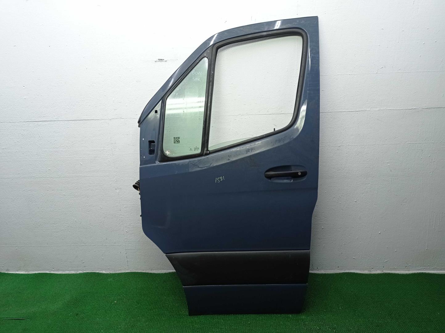 Замок двери передней левой