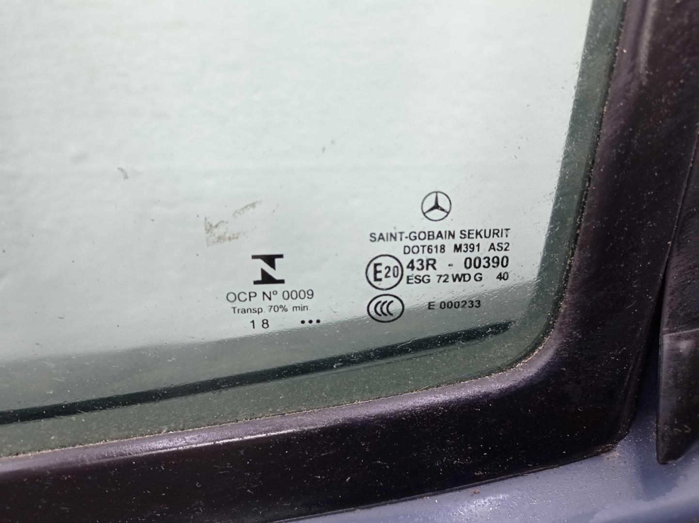 Замок двери передней левой