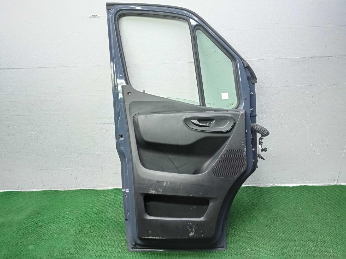 Замок двери передней левой