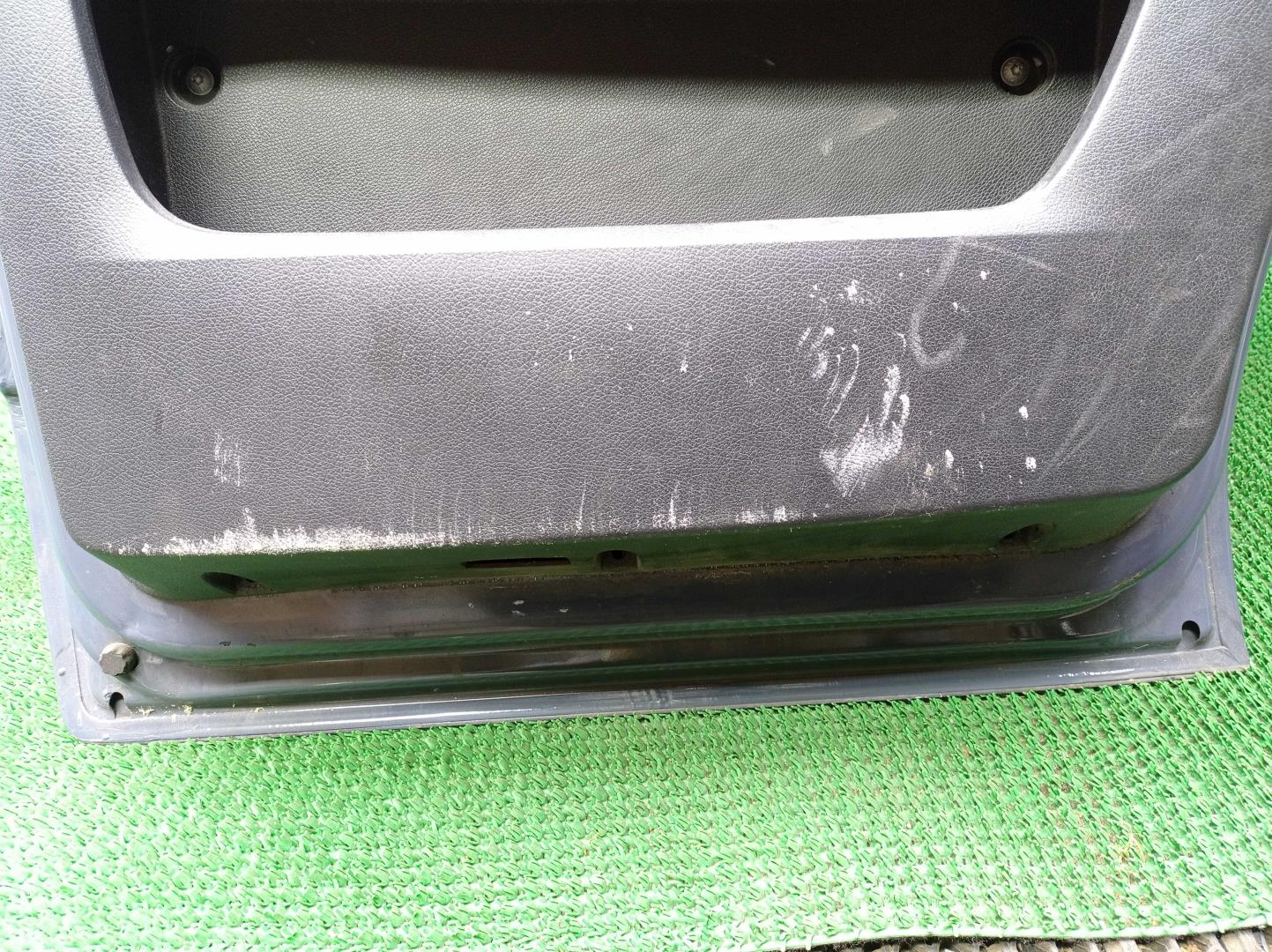 Замок двери передней левой