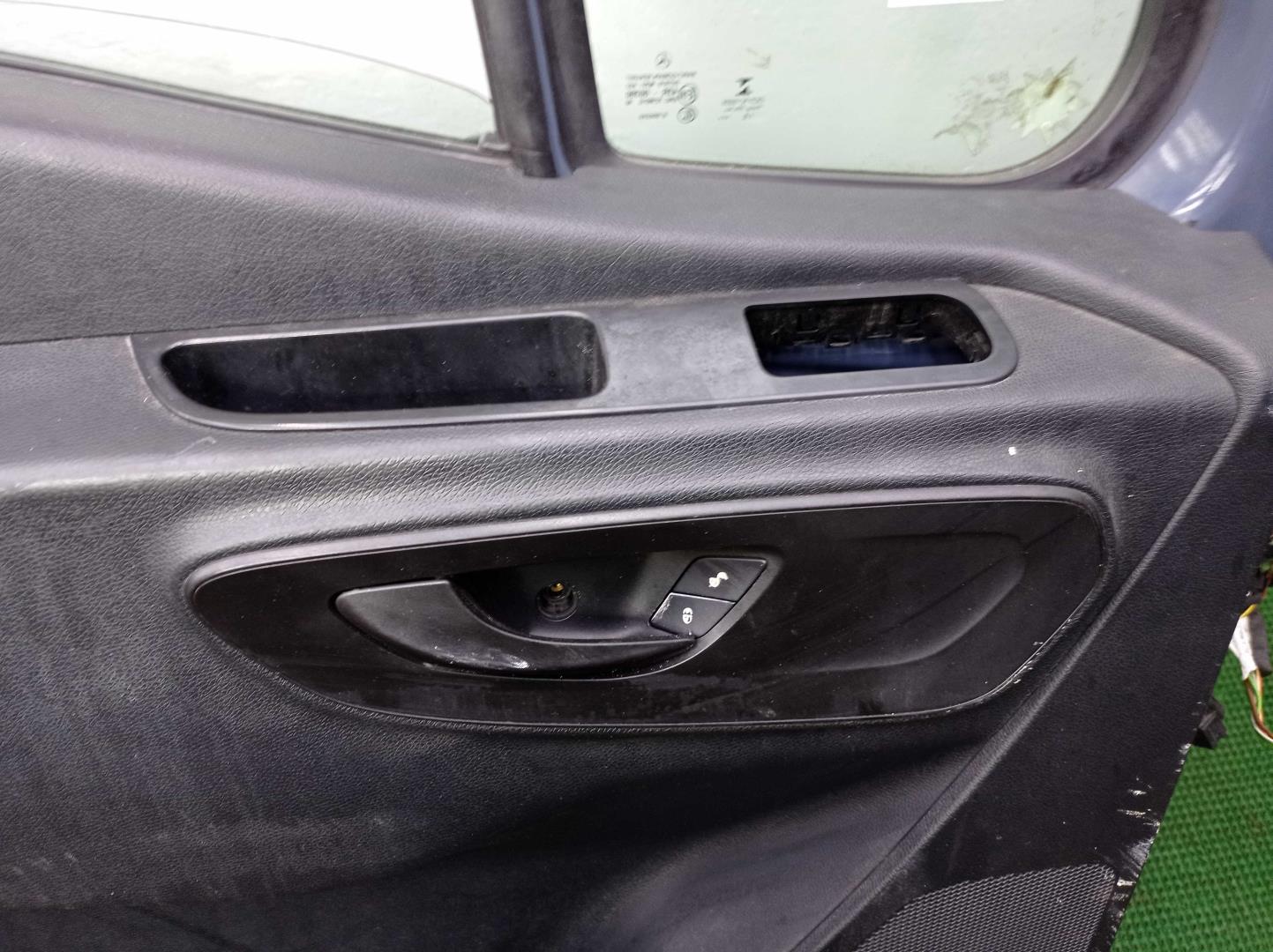 Замок двери передней левой