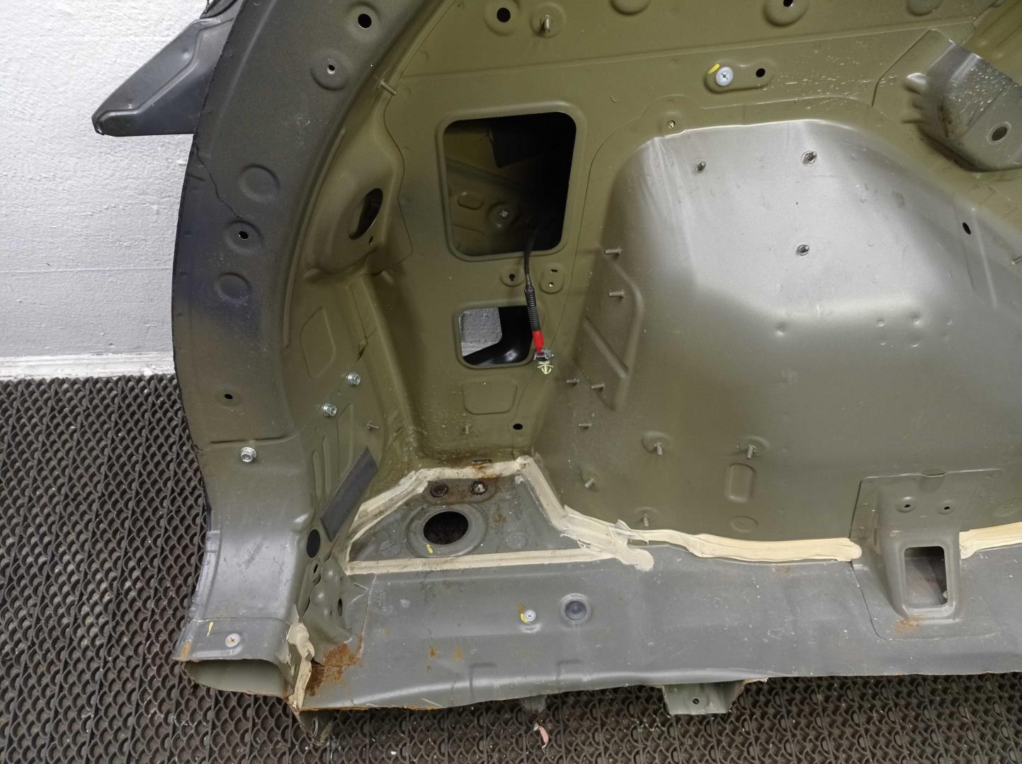 Крыло заднее левое