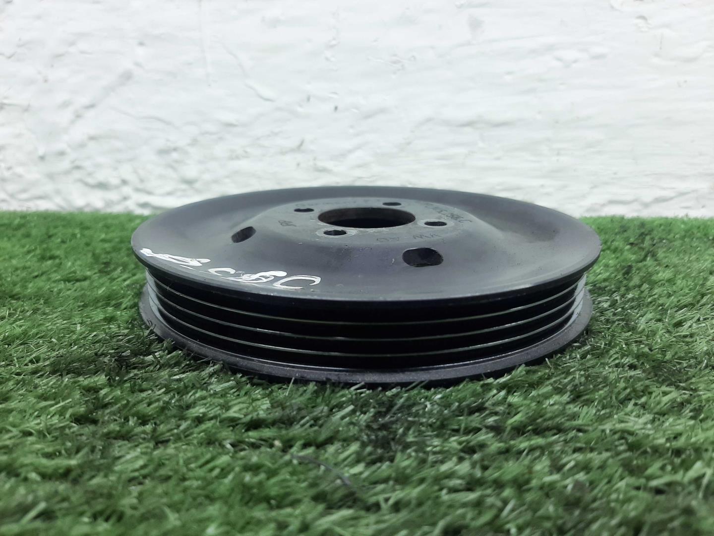 Шкив водяного насоса (помпы)