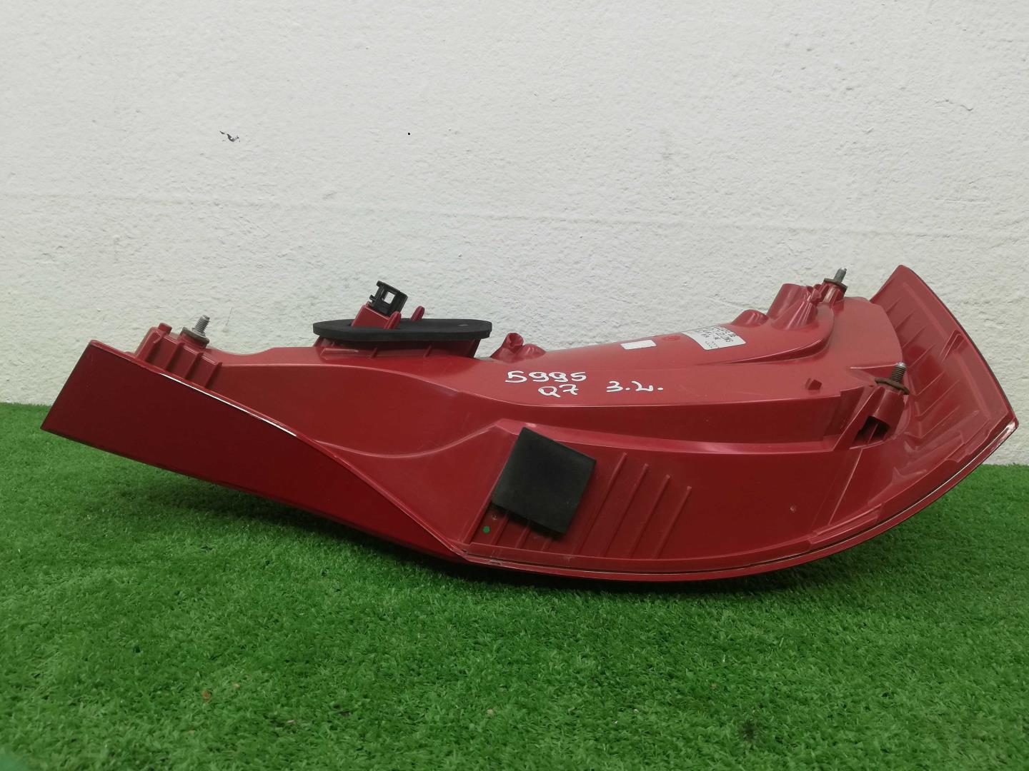 Фонарь задний внутренний левый