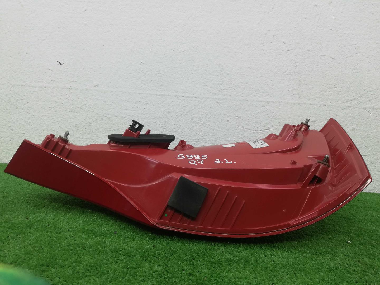 Фонарь задний внутренний левый