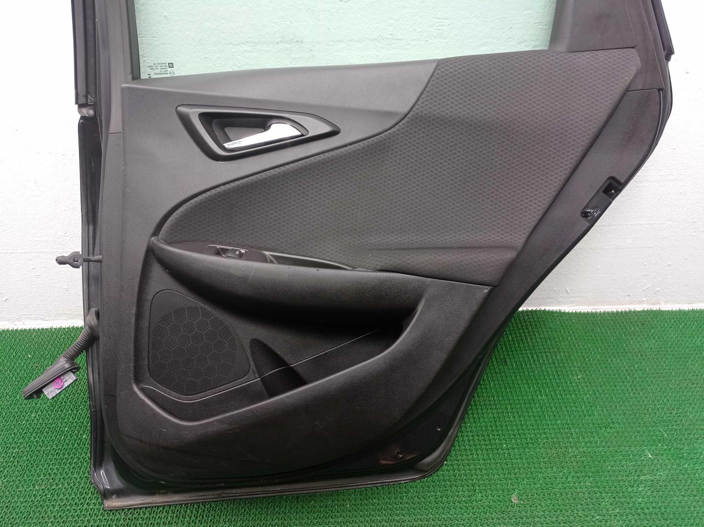 Дверь задняя правая