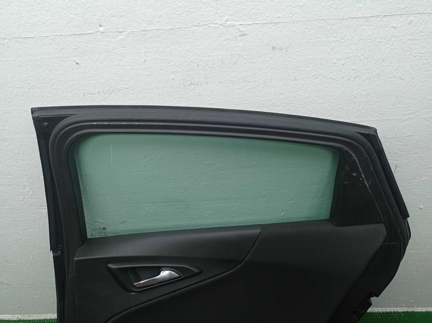 Замок двери задней правой