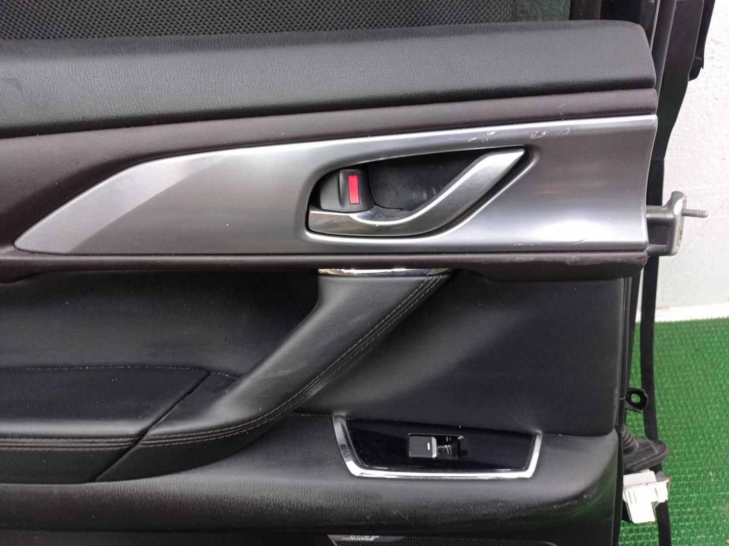 Стекло двери задней левой