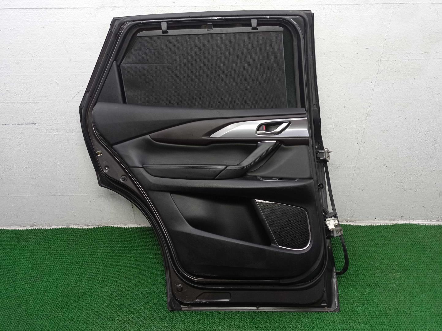 Стекло двери задней левой