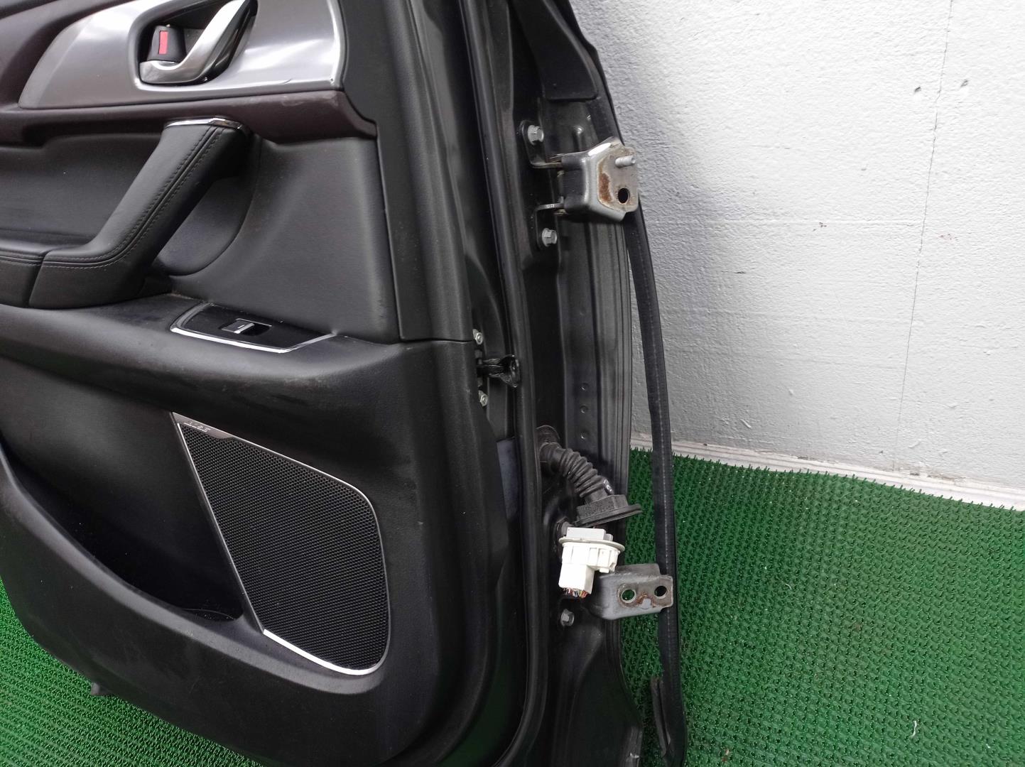 Стекло двери задней левой