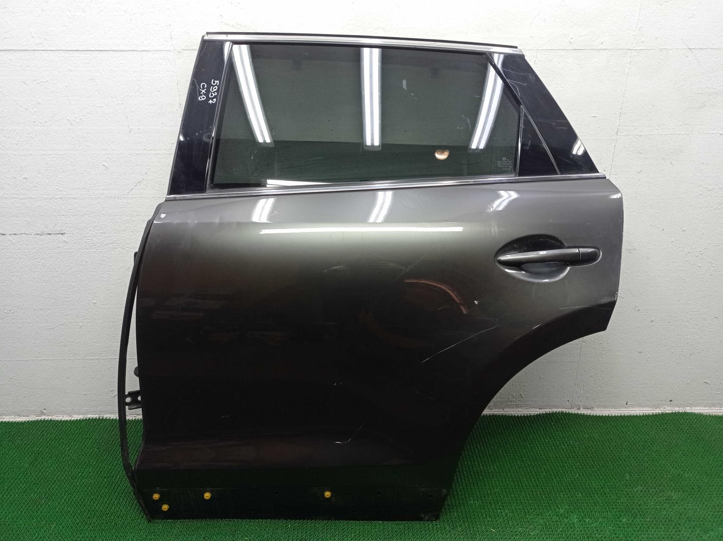 Стекло двери задней левой